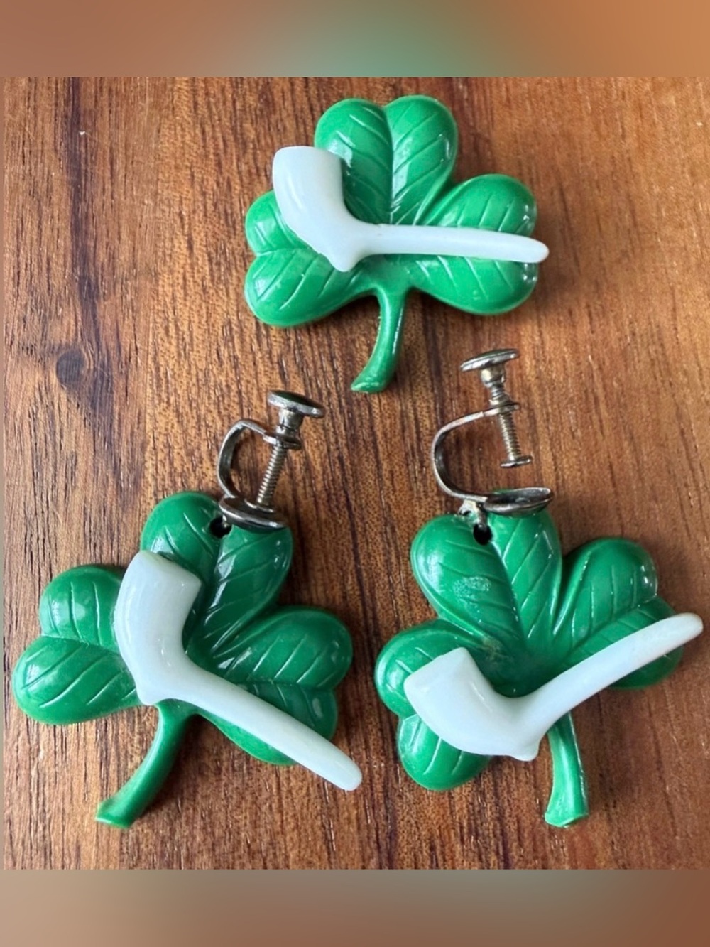 VTG St Patrick’s Day Screw On Earrings Pin Plastic Set Green Shamrock